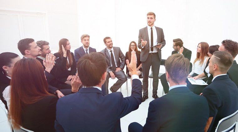 企業(yè)管理培訓(xùn)經(jīng)典20：何把握與人溝通的技巧？